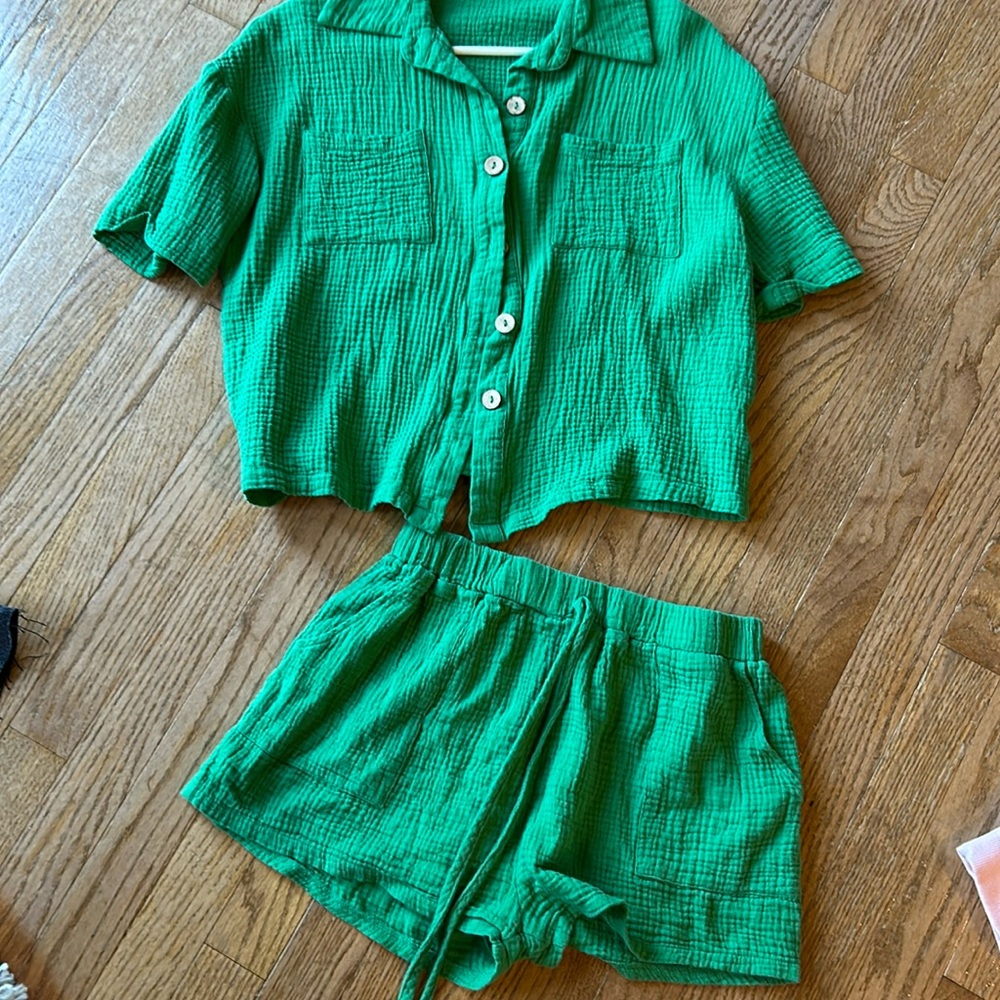 Women’s short set size small